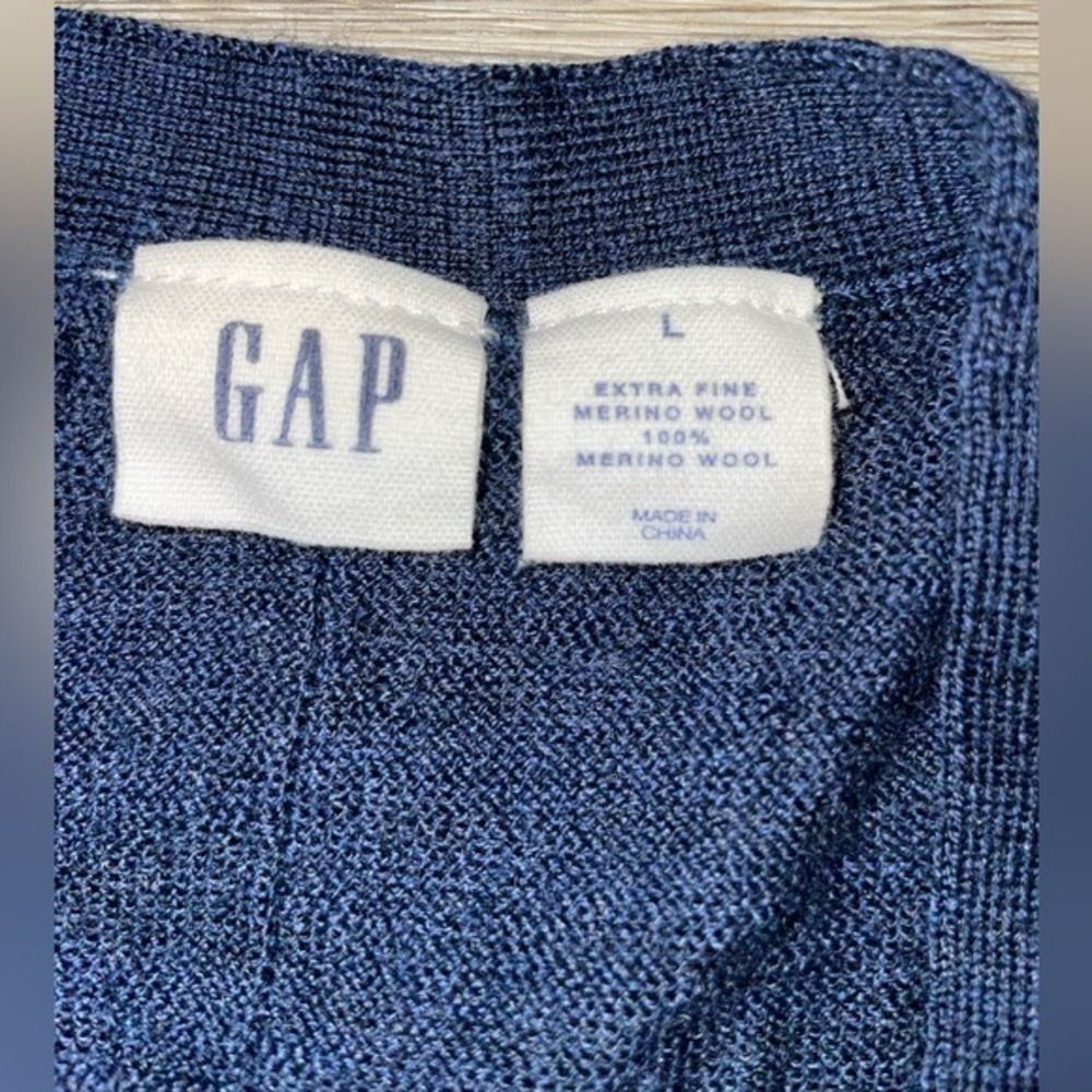 Merino Wool Gap Cardigan Sweater w/ L Blue V-Neck Button Front Pocket LN/NWOT - Picture 6 of 15